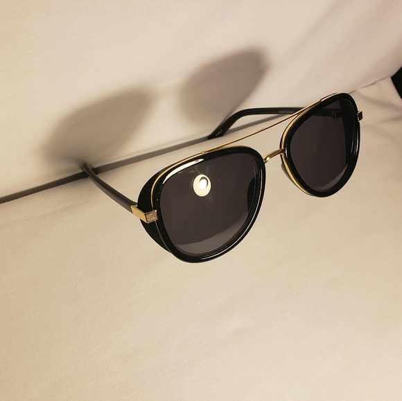 Fashion Sunglasses - Picture 2 of 6